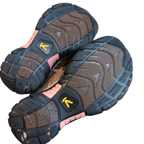 Keen Tan and Black Women's Outdoor Sandals - Picture 4 of 4